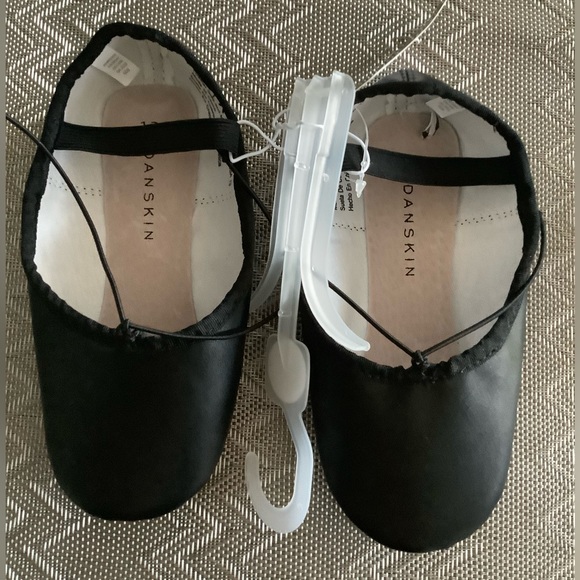 Danskin Shoes Nwt Danskin Leather Sole Black Ballet Shoe Size 3